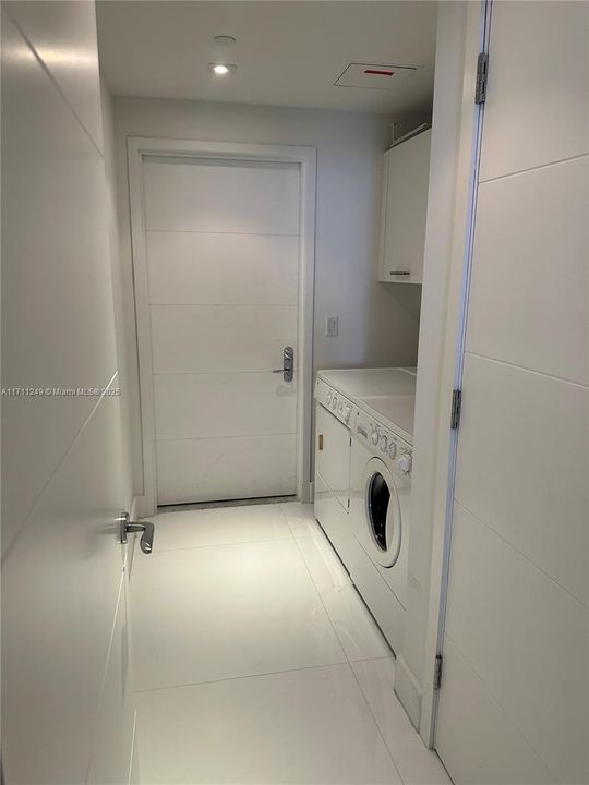 Recently Rented: $9,500 (2 beds, 3 baths, 1487 Square Feet)