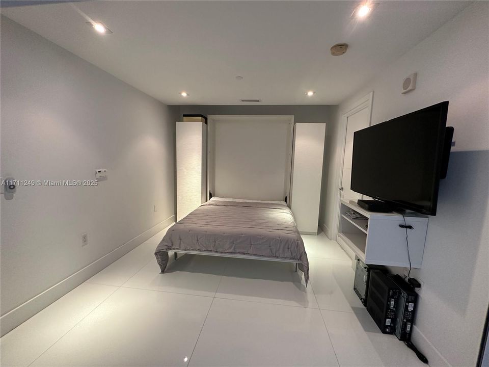 Recently Rented: $9,500 (2 beds, 3 baths, 1487 Square Feet)
