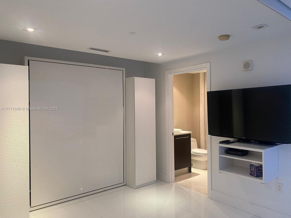 Recently Rented: $9,500 (2 beds, 3 baths, 1487 Square Feet)