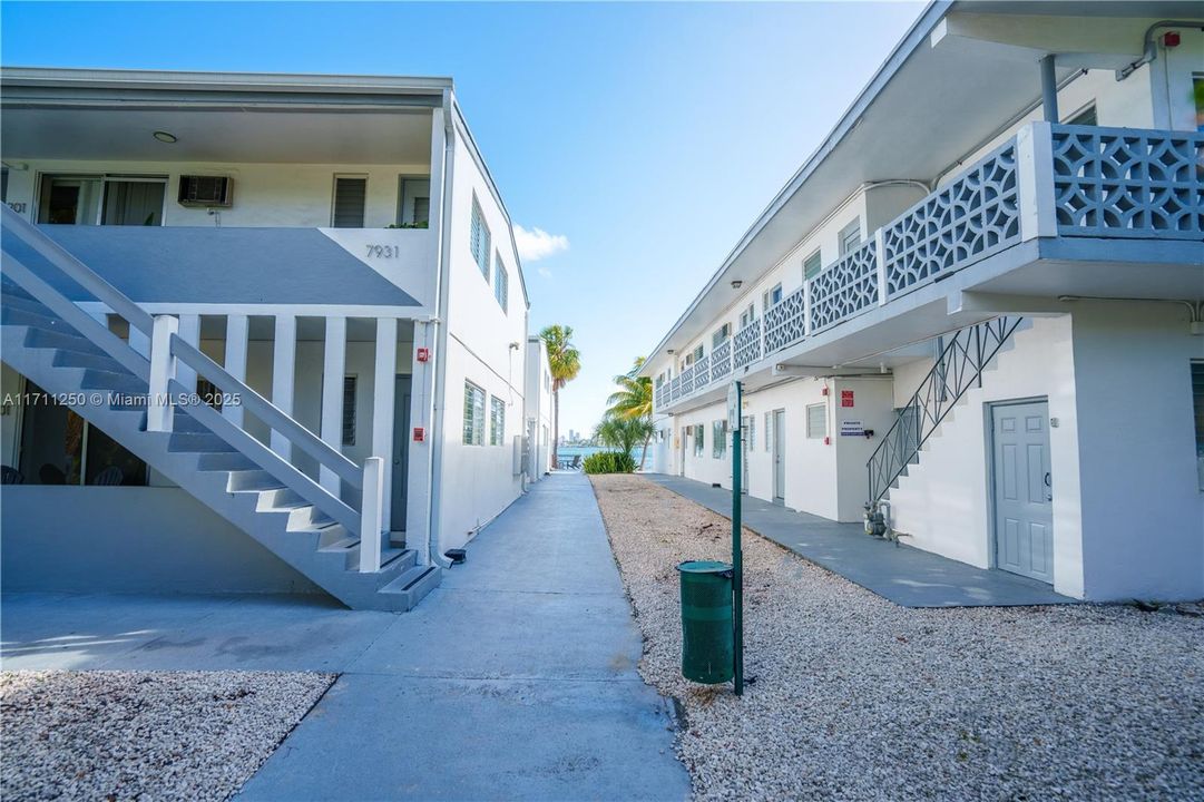 Recently Rented: $2,200 (2 beds, 1 baths, 750 Square Feet)