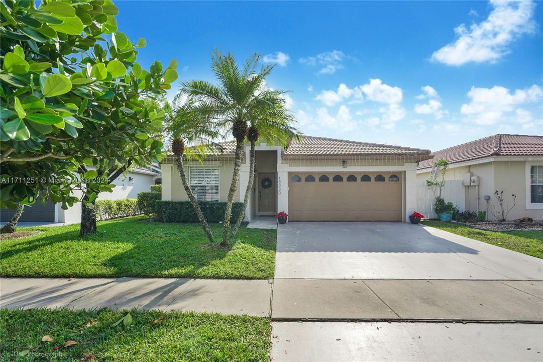 For Sale: $625,000 (3 beds, 2 baths, 1528 Square Feet)