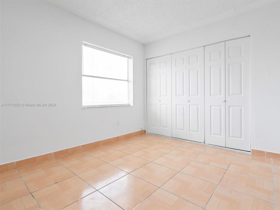 For Sale: $315,000 (2 beds, 1 baths, 818 Square Feet)