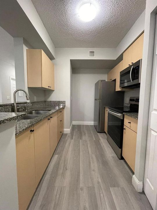 For Rent: $2,250 (1 beds, 1 baths, 850 Square Feet)