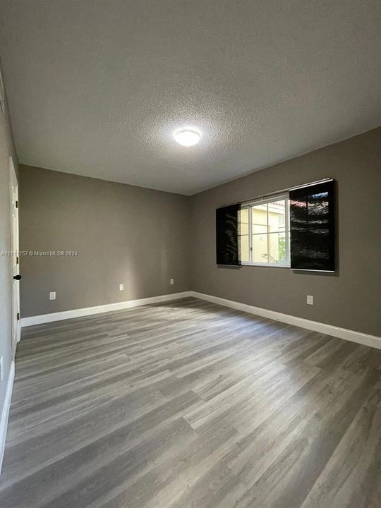 For Rent: $2,250 (1 beds, 1 baths, 850 Square Feet)