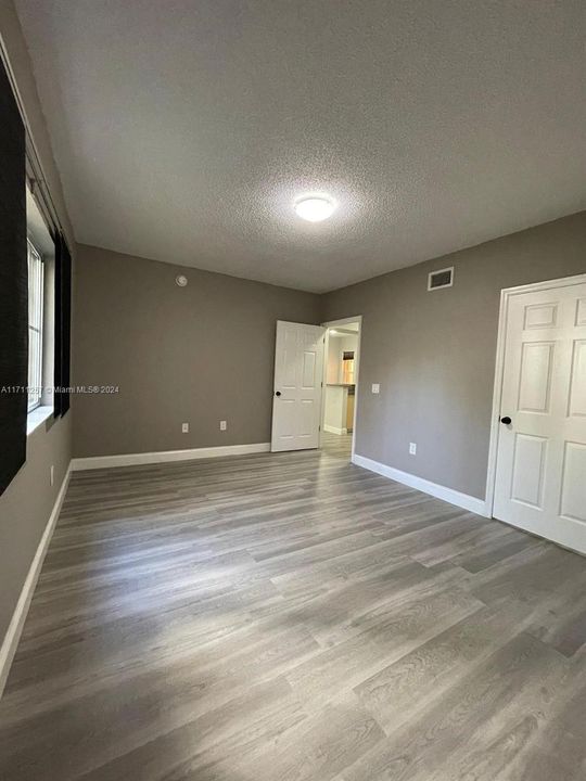 For Rent: $2,250 (1 beds, 1 baths, 850 Square Feet)