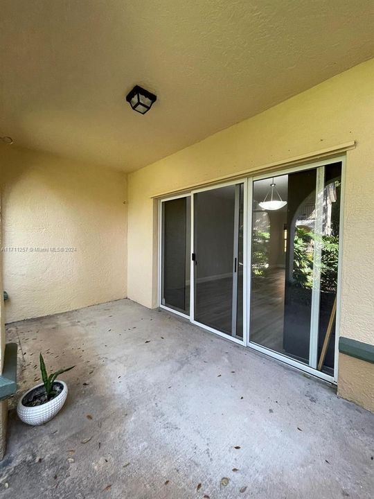 For Rent: $2,250 (1 beds, 1 baths, 850 Square Feet)