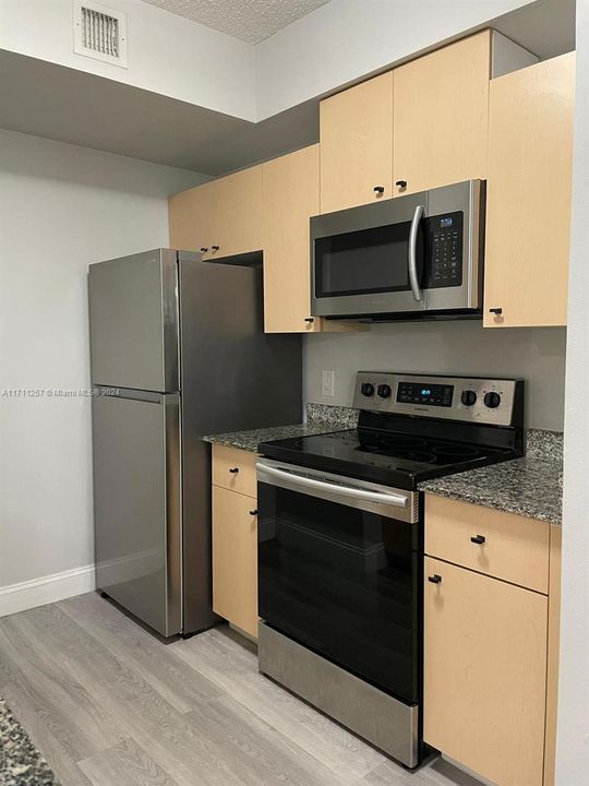 For Rent: $2,250 (1 beds, 1 baths, 850 Square Feet)