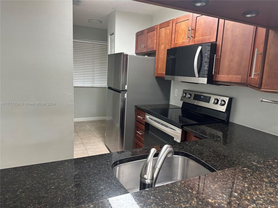 For Rent: $1,850 (1 beds, 1 baths, 816 Square Feet)