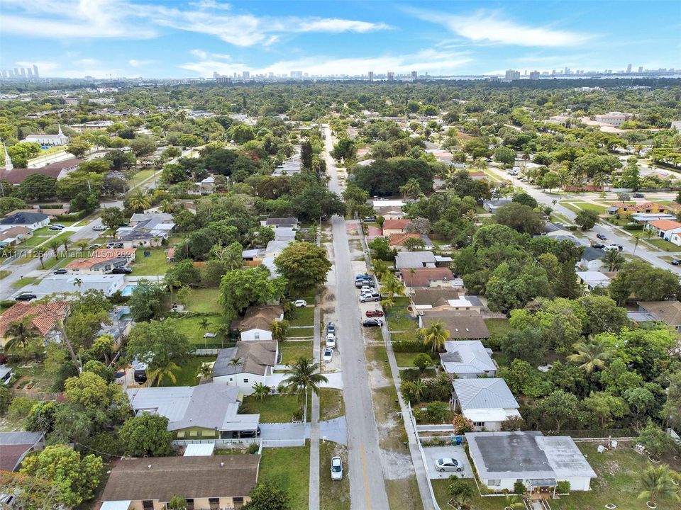 For Sale: $650,000 (3 beds, 2 baths, 1014 Square Feet)