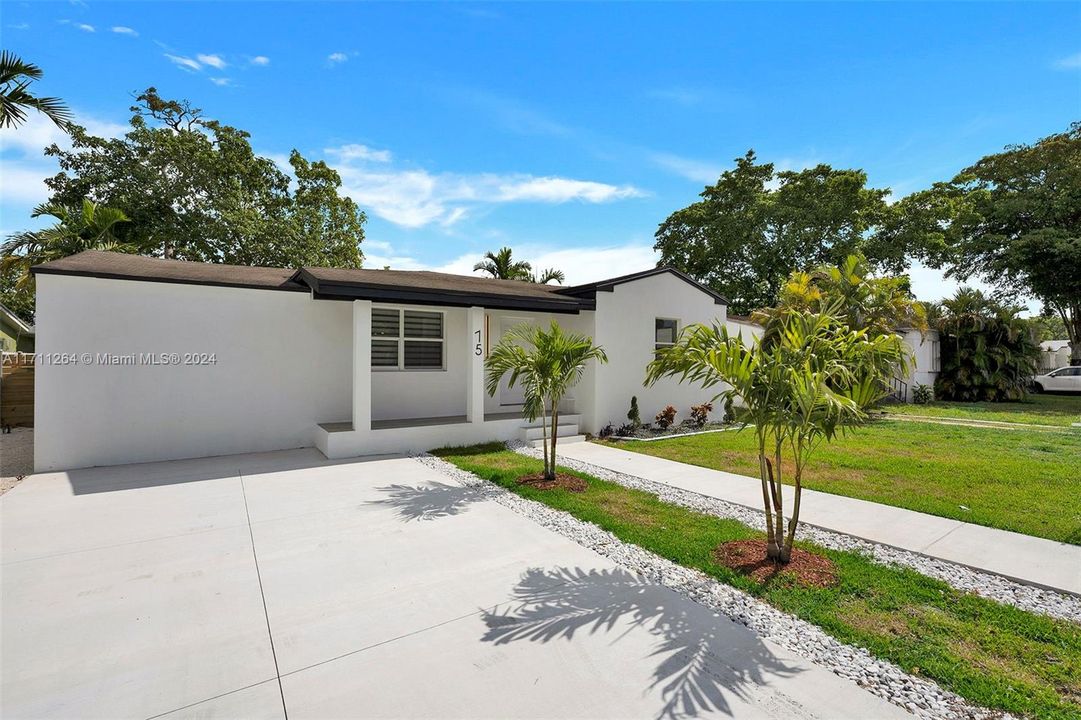 For Sale: $650,000 (3 beds, 2 baths, 1014 Square Feet)