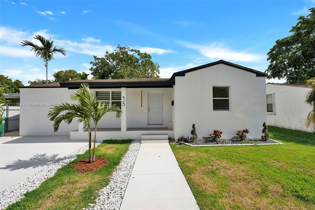 For Sale: $650,000 (3 beds, 2 baths, 1014 Square Feet)