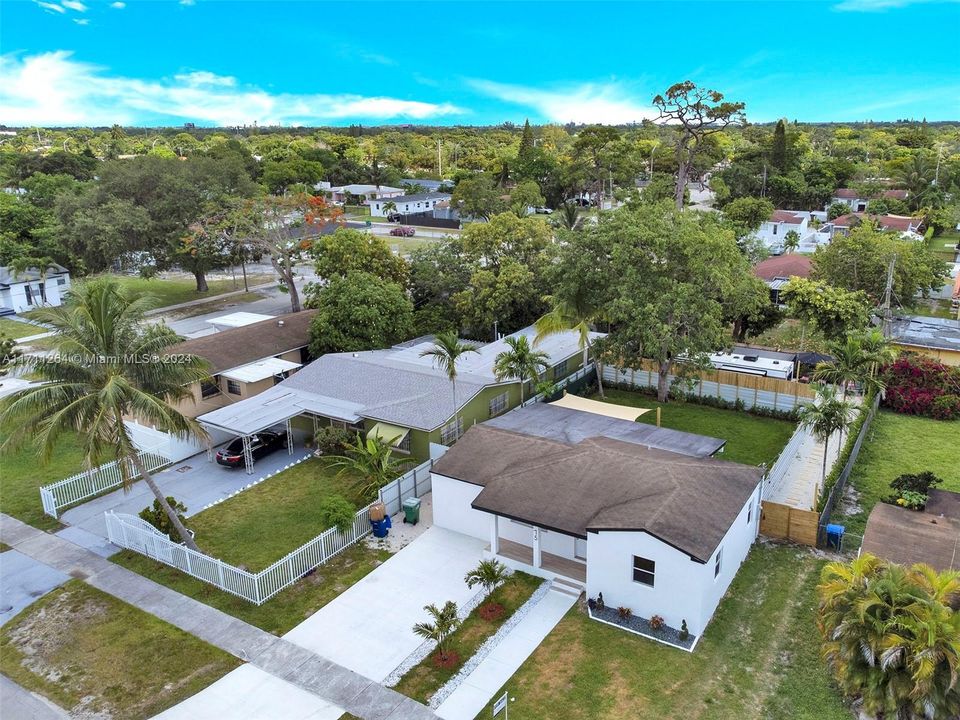 For Sale: $650,000 (3 beds, 2 baths, 1014 Square Feet)