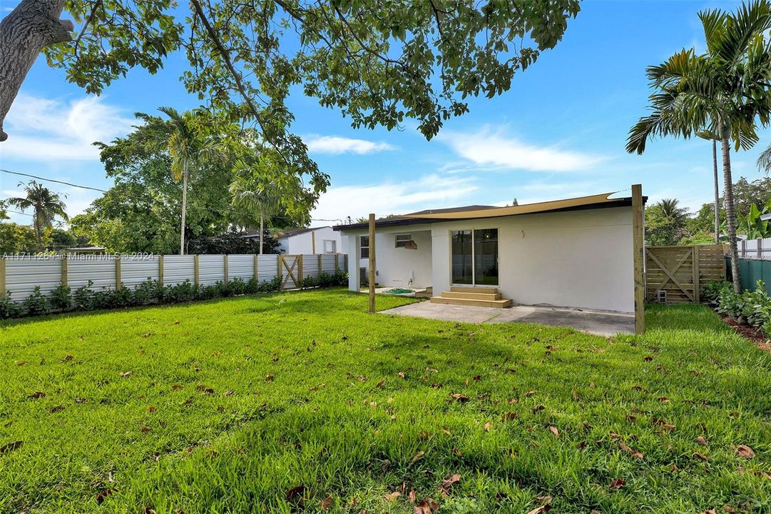 For Sale: $650,000 (3 beds, 2 baths, 1014 Square Feet)