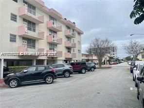 For Rent: $2,200 (1 beds, 1 baths, 563 Square Feet)