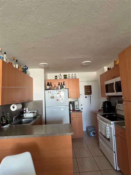 For Rent: $2,200 (1 beds, 1 baths, 563 Square Feet)