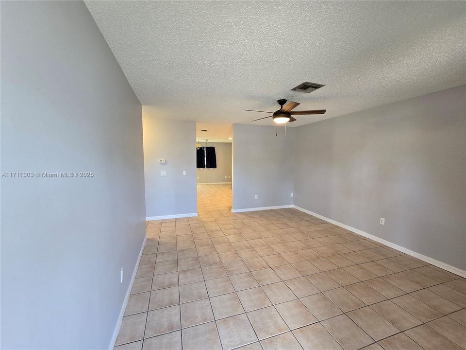 For Sale: $330,000 (3 beds, 1 baths, 1073 Square Feet)