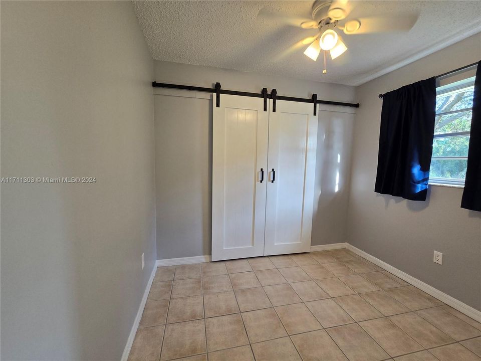 For Sale: $330,000 (3 beds, 1 baths, 1073 Square Feet)