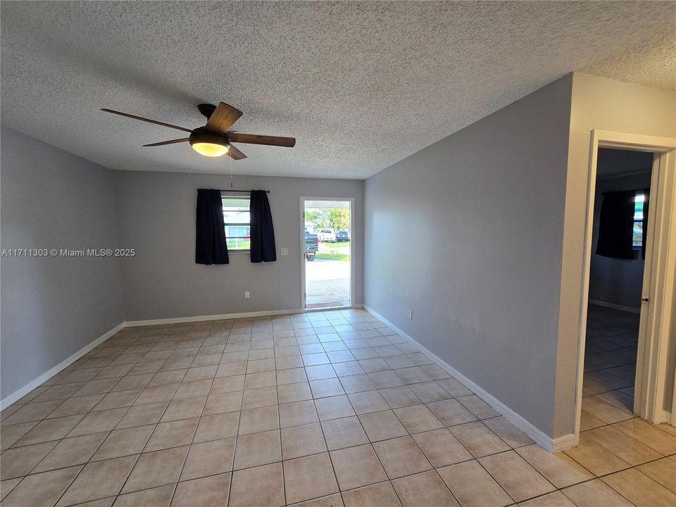 For Sale: $330,000 (3 beds, 1 baths, 1073 Square Feet)