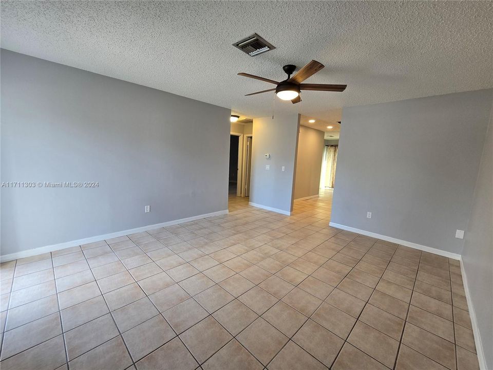 For Sale: $330,000 (3 beds, 1 baths, 1073 Square Feet)