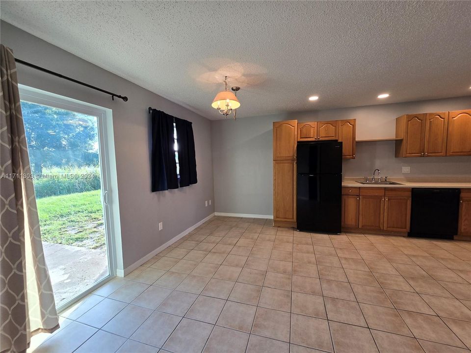 For Sale: $330,000 (3 beds, 1 baths, 1073 Square Feet)