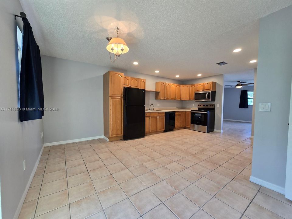 For Sale: $330,000 (3 beds, 1 baths, 1073 Square Feet)