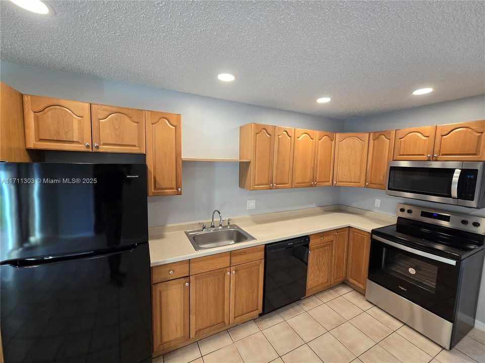 For Sale: $330,000 (3 beds, 1 baths, 1073 Square Feet)