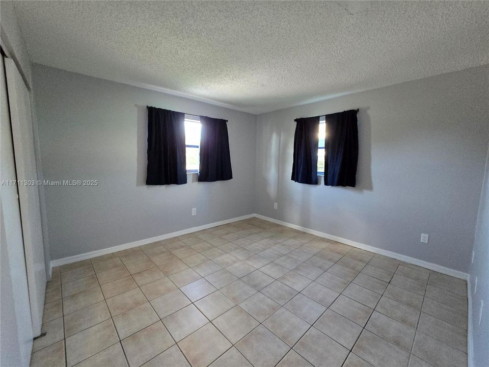 For Sale: $330,000 (3 beds, 1 baths, 1073 Square Feet)