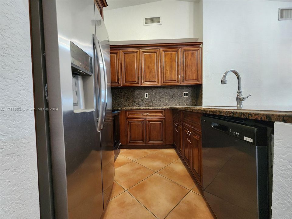 For Rent: $3,100 (3 beds, 2 baths, 1144 Square Feet)