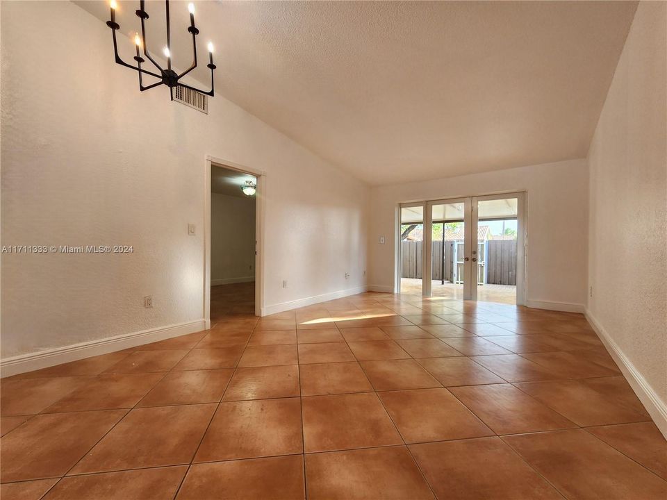 For Rent: $3,100 (3 beds, 2 baths, 1144 Square Feet)