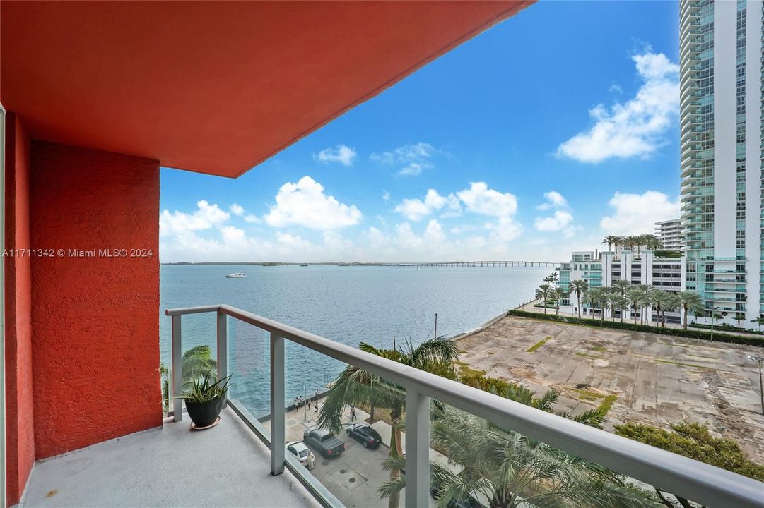 For Sale: $675,000 (2 beds, 2 baths, 1140 Square Feet)