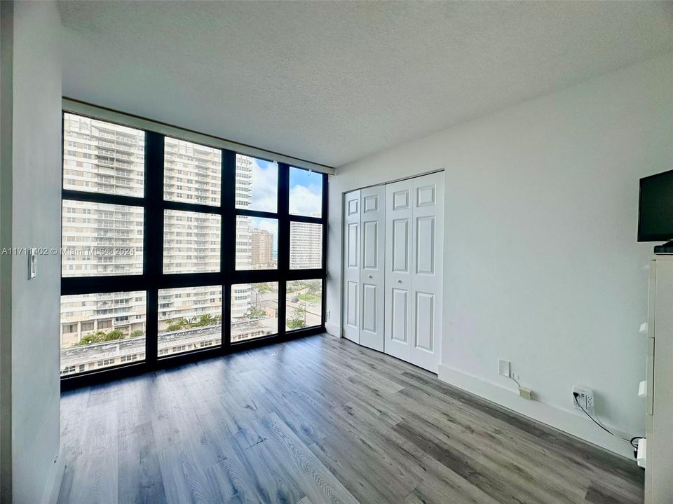 For Sale: $335,000 (2 beds, 2 baths, 1020 Square Feet)