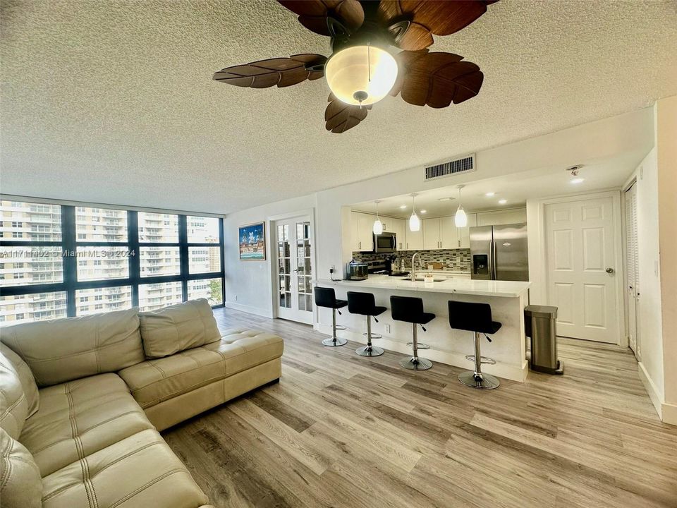 For Sale: $335,000 (2 beds, 2 baths, 1020 Square Feet)