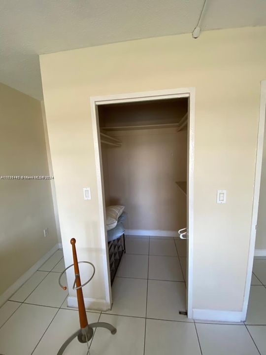 For Rent: $2,000 (2 beds, 1 baths, 858 Square Feet)