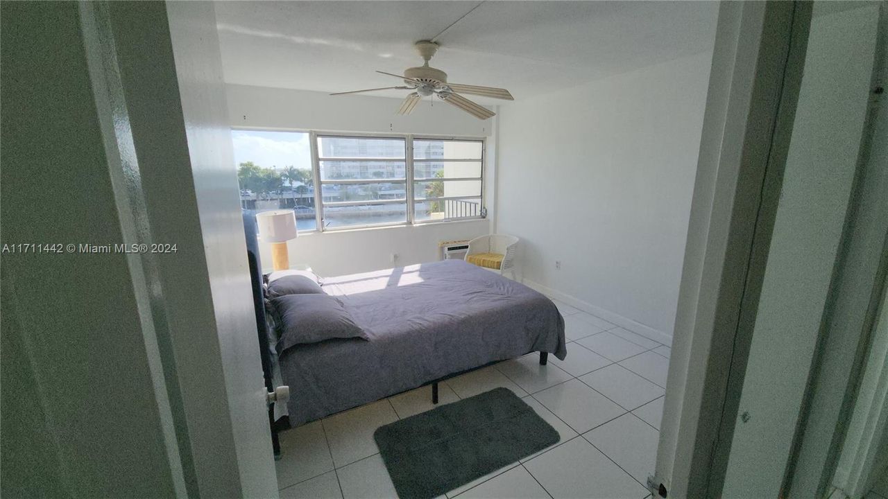 For Rent: $2,000 (2 beds, 1 baths, 858 Square Feet)