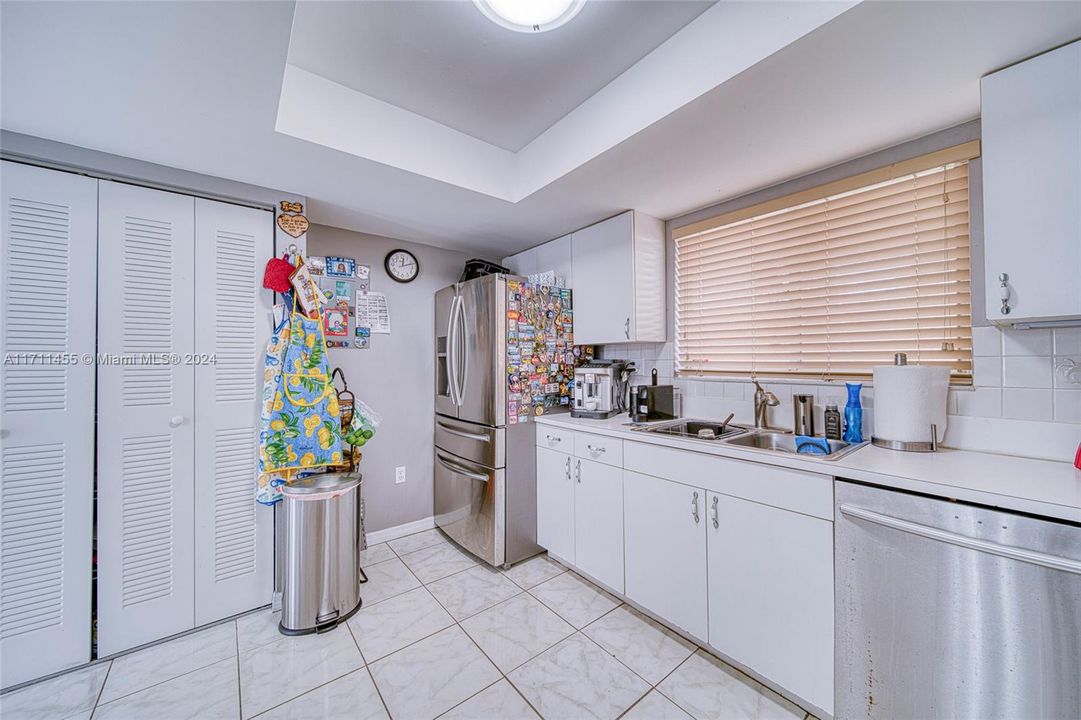 For Sale: $345,000 (2 beds, 2 baths, 1090 Square Feet)