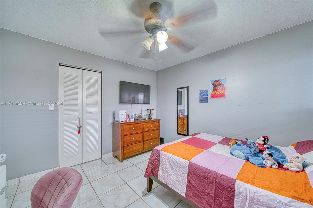 For Sale: $345,000 (2 beds, 2 baths, 1090 Square Feet)