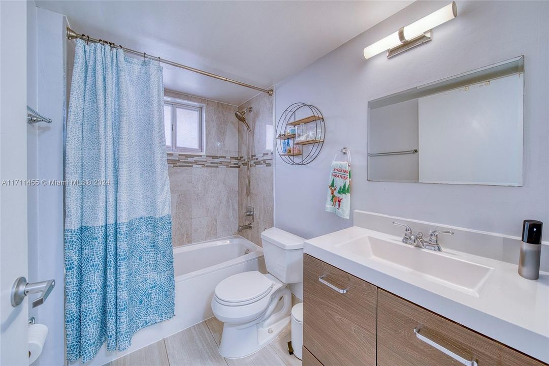 For Sale: $345,000 (2 beds, 2 baths, 1090 Square Feet)