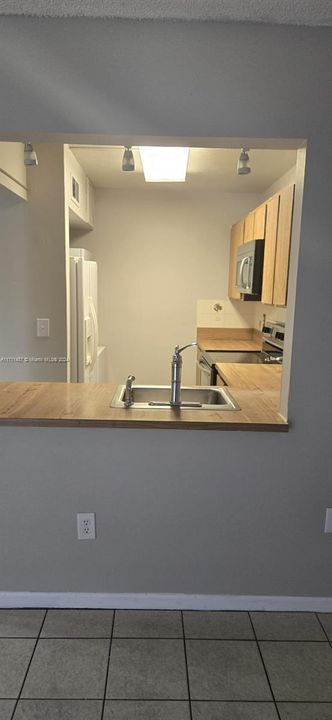 For Rent: $2,400 (2 beds, 2 baths, 747 Square Feet)