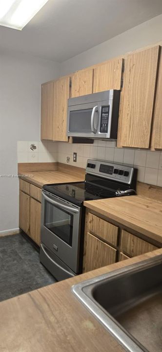 For Rent: $2,400 (2 beds, 2 baths, 747 Square Feet)