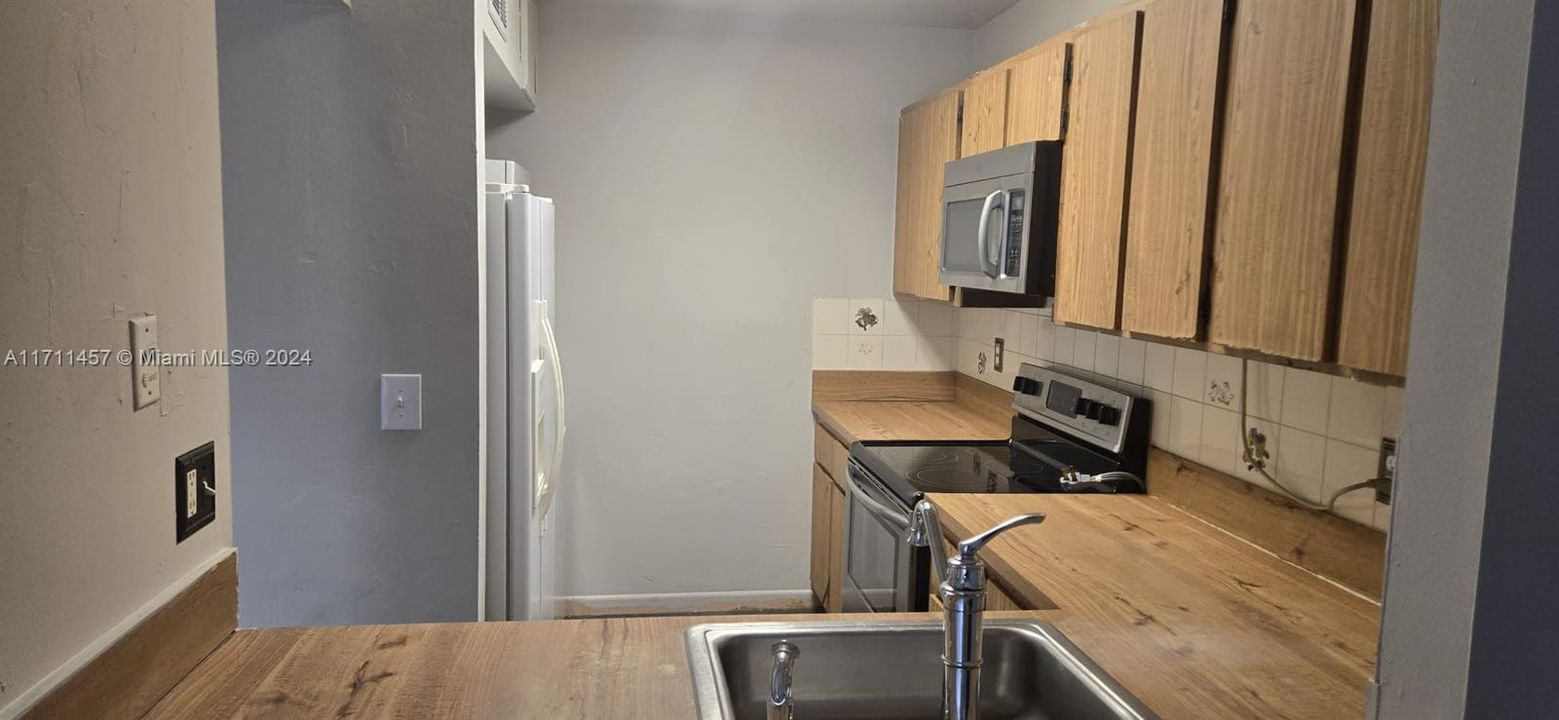 For Rent: $2,400 (2 beds, 2 baths, 747 Square Feet)