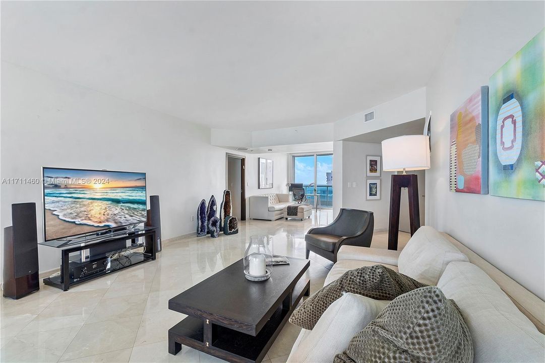 For Sale: $1,680,000 (2 beds, 2 baths, 1750 Square Feet)