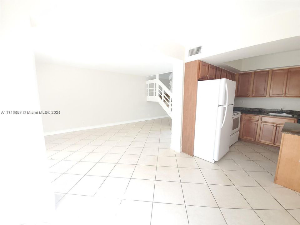 For Rent: $2,200 (2 beds, 1 baths, 1248 Square Feet)