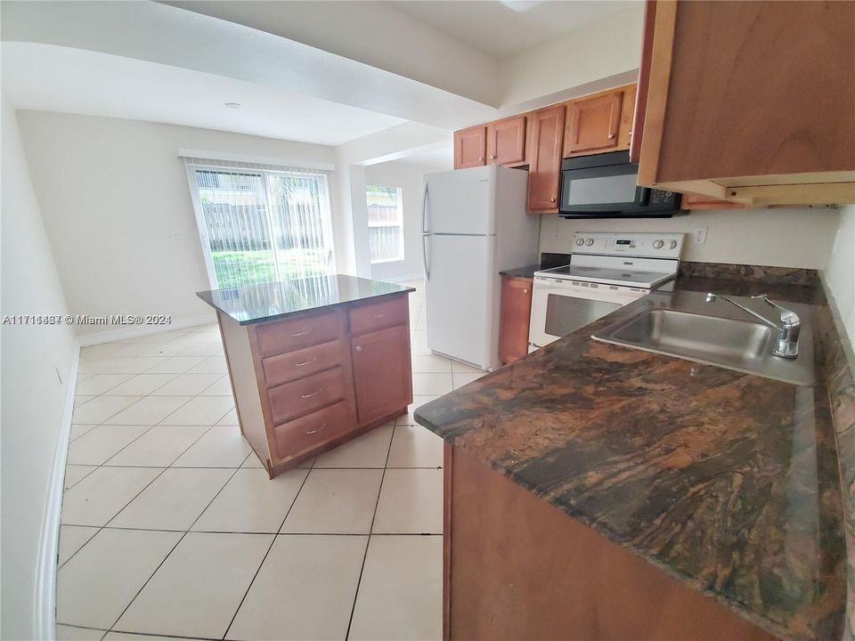 For Rent: $2,200 (2 beds, 1 baths, 1248 Square Feet)