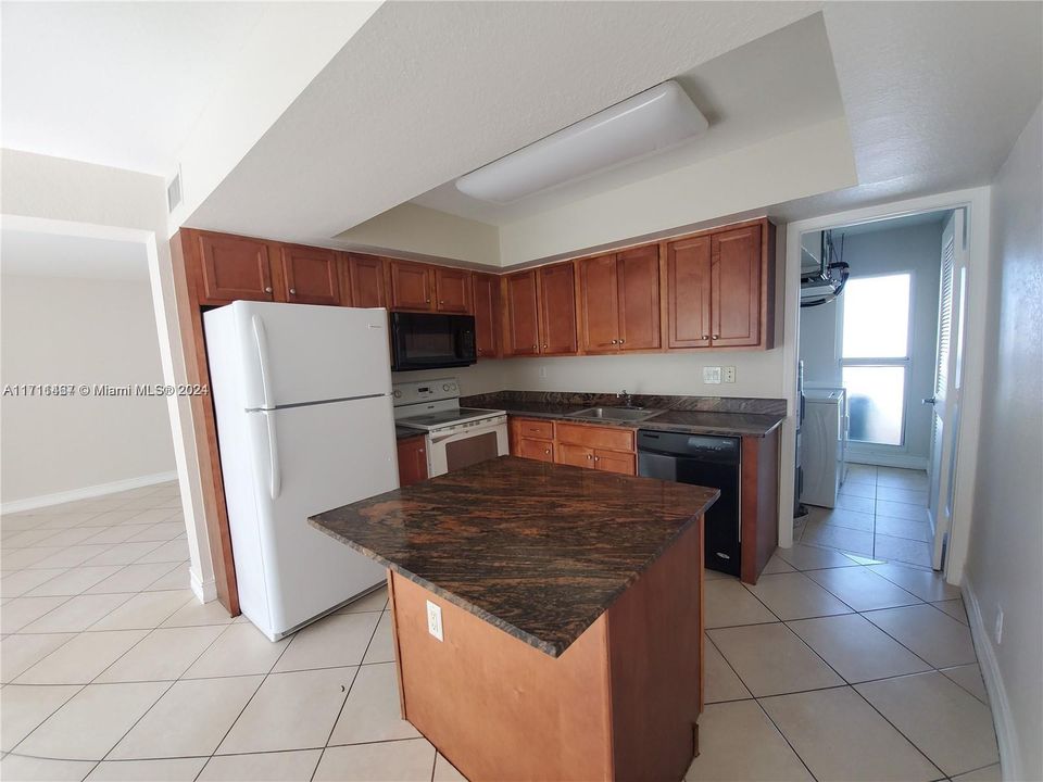 For Rent: $2,200 (2 beds, 1 baths, 1248 Square Feet)