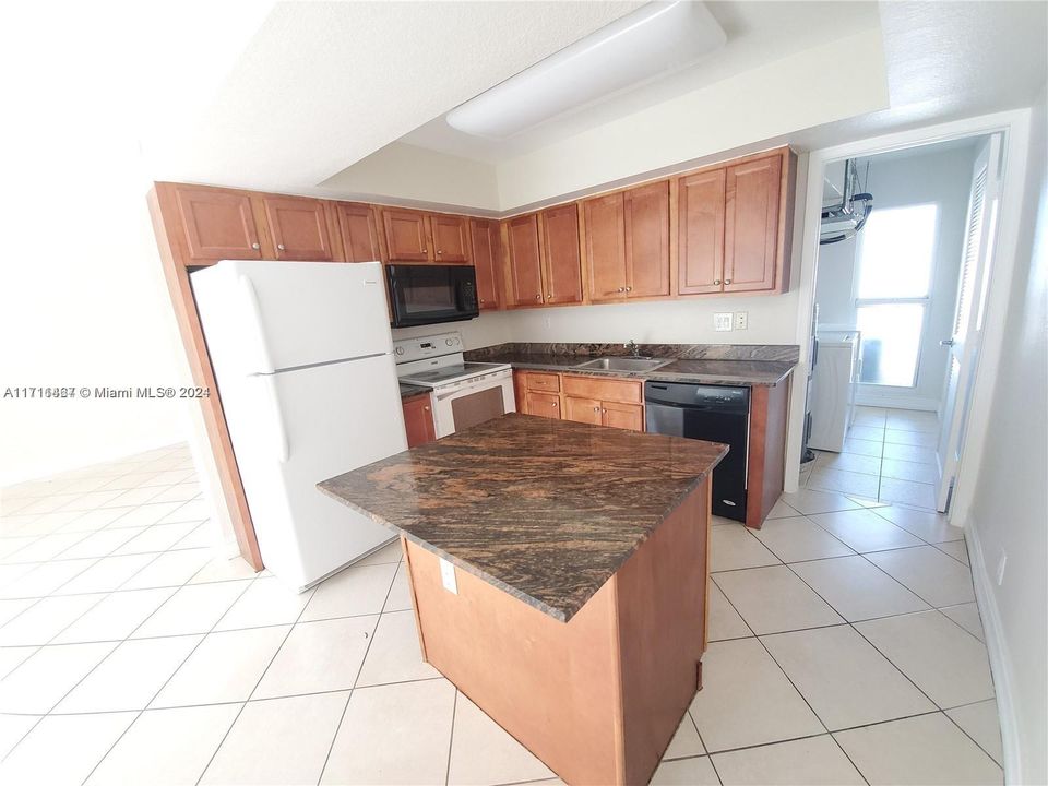 For Rent: $2,200 (2 beds, 1 baths, 1248 Square Feet)