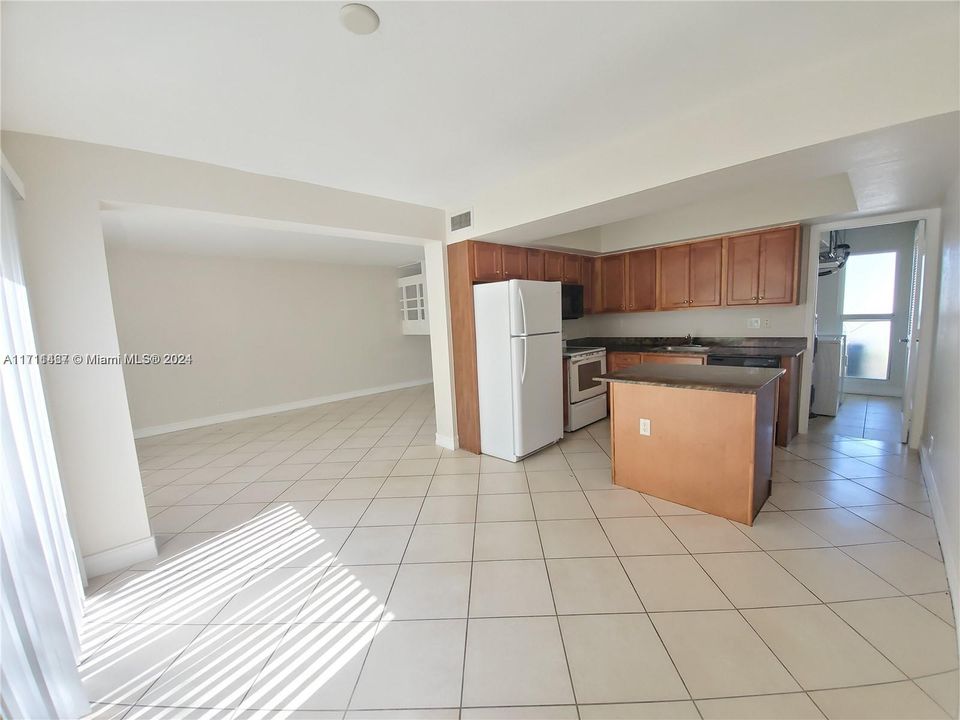 For Rent: $2,200 (2 beds, 1 baths, 1248 Square Feet)