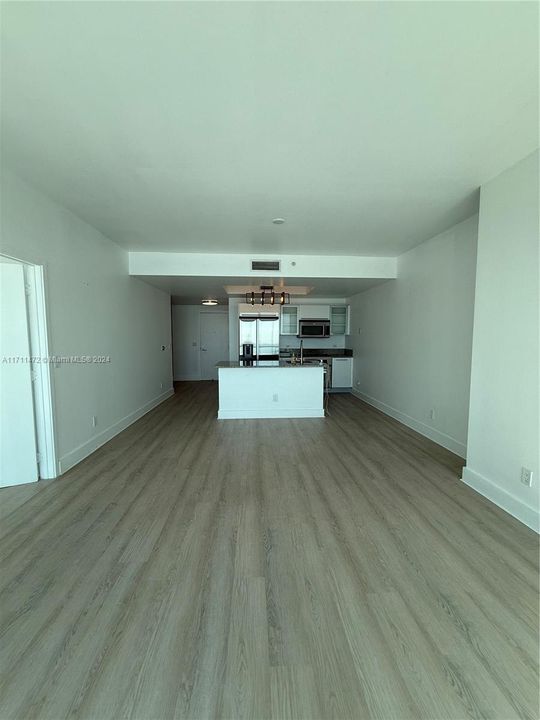 For Rent: $3,700 (1 beds, 1 baths, 948 Square Feet)