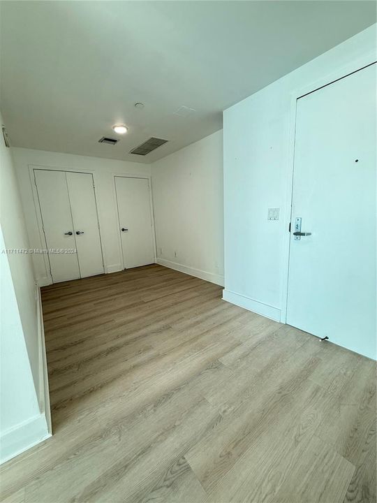 For Rent: $3,700 (1 beds, 1 baths, 948 Square Feet)