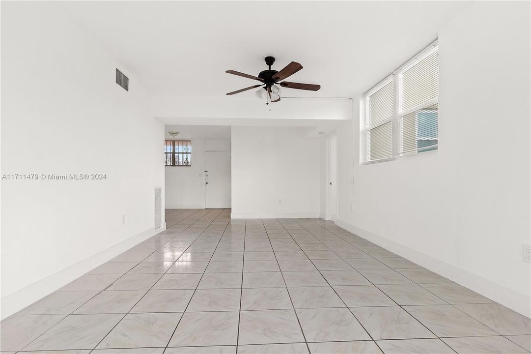 For Rent: $2,300 (2 beds, 2 baths, 1091 Square Feet)