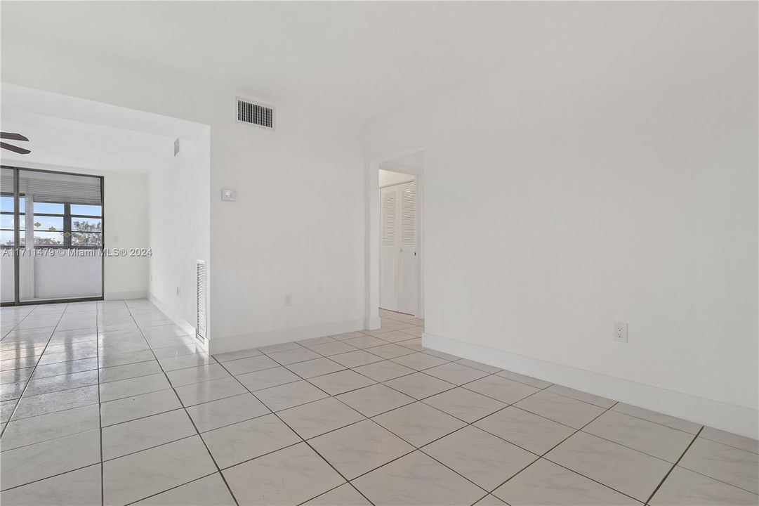 For Rent: $2,300 (2 beds, 2 baths, 1091 Square Feet)